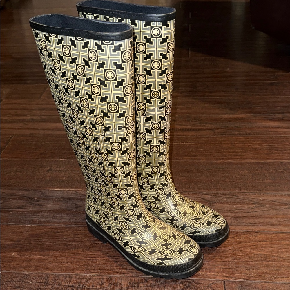 Tory Burch Signature Logo Wellington Rain Boots